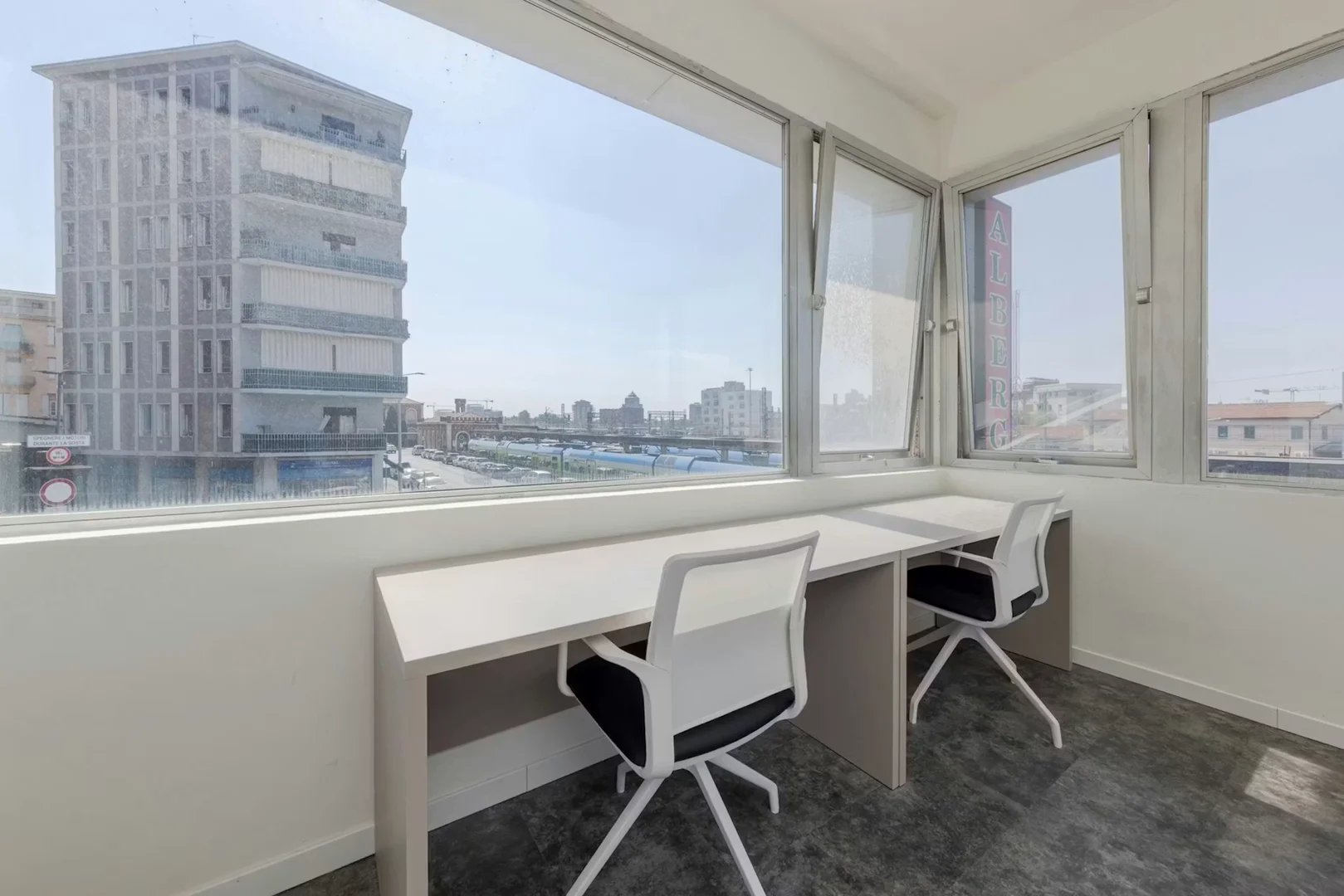 Chambre confortable pour étudiants disponible dans 