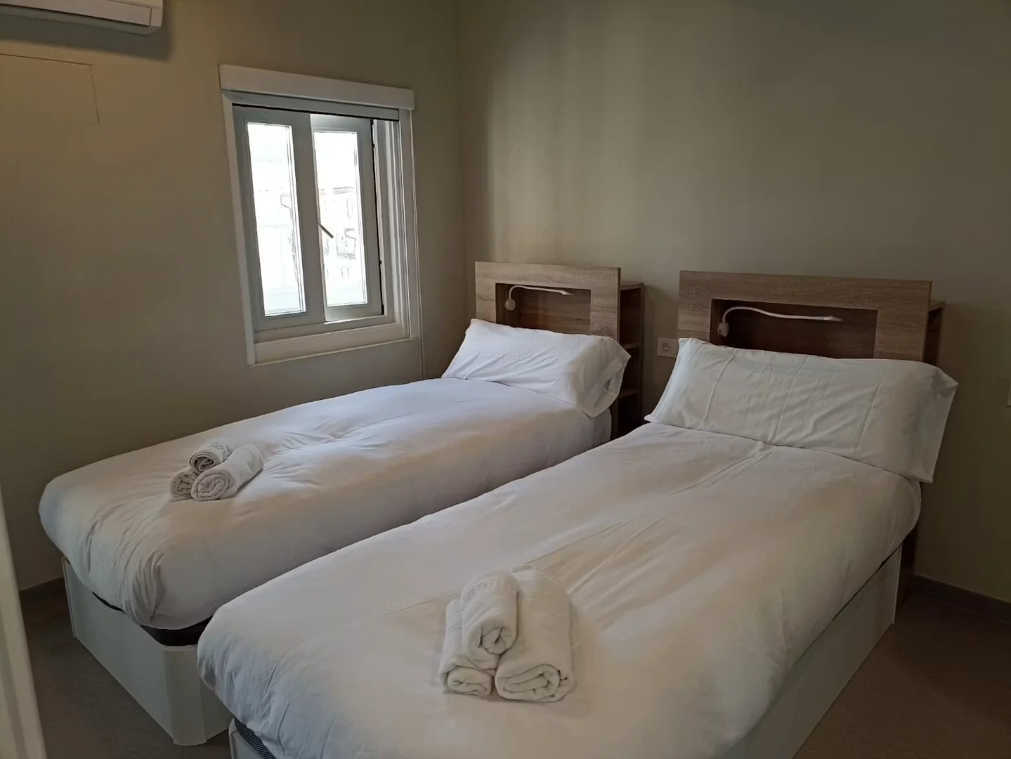 'de öğrenci dairesinde, tamamen mobilyalı kiralık oda