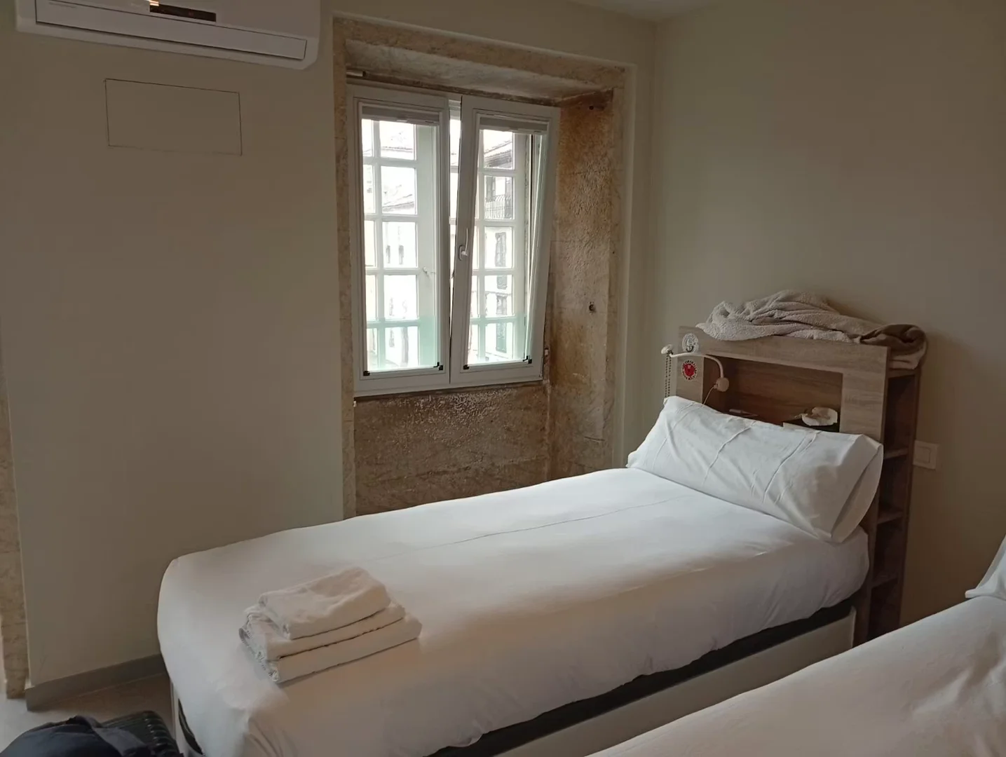 'de öğrenci dairesinde, tamamen mobilyalı kiralık oda