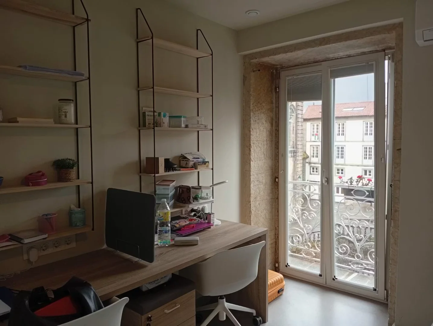 'de öğrenci dairesinde, tamamen mobilyalı kiralık oda