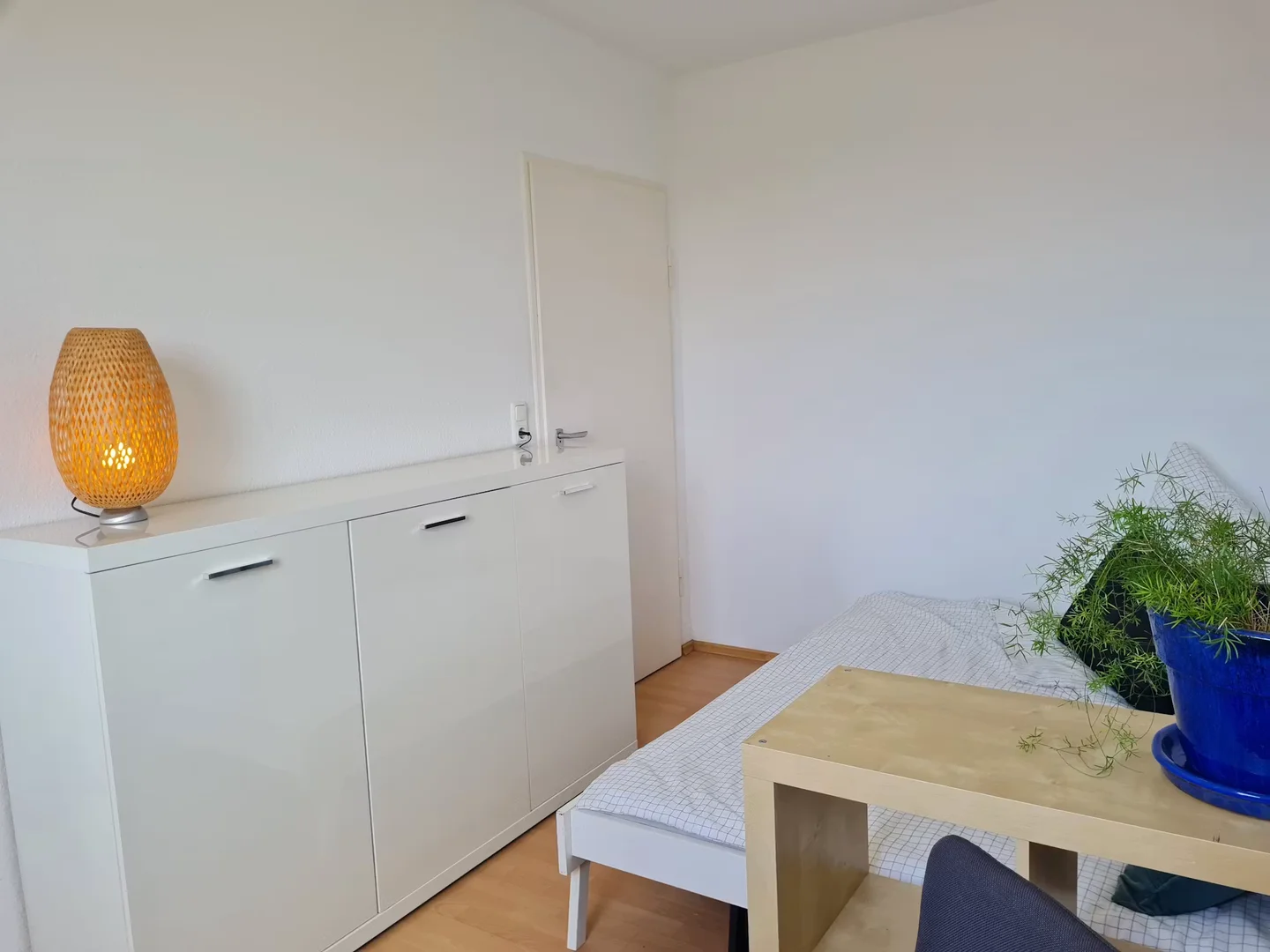 Student-friendly room in with modern amenities