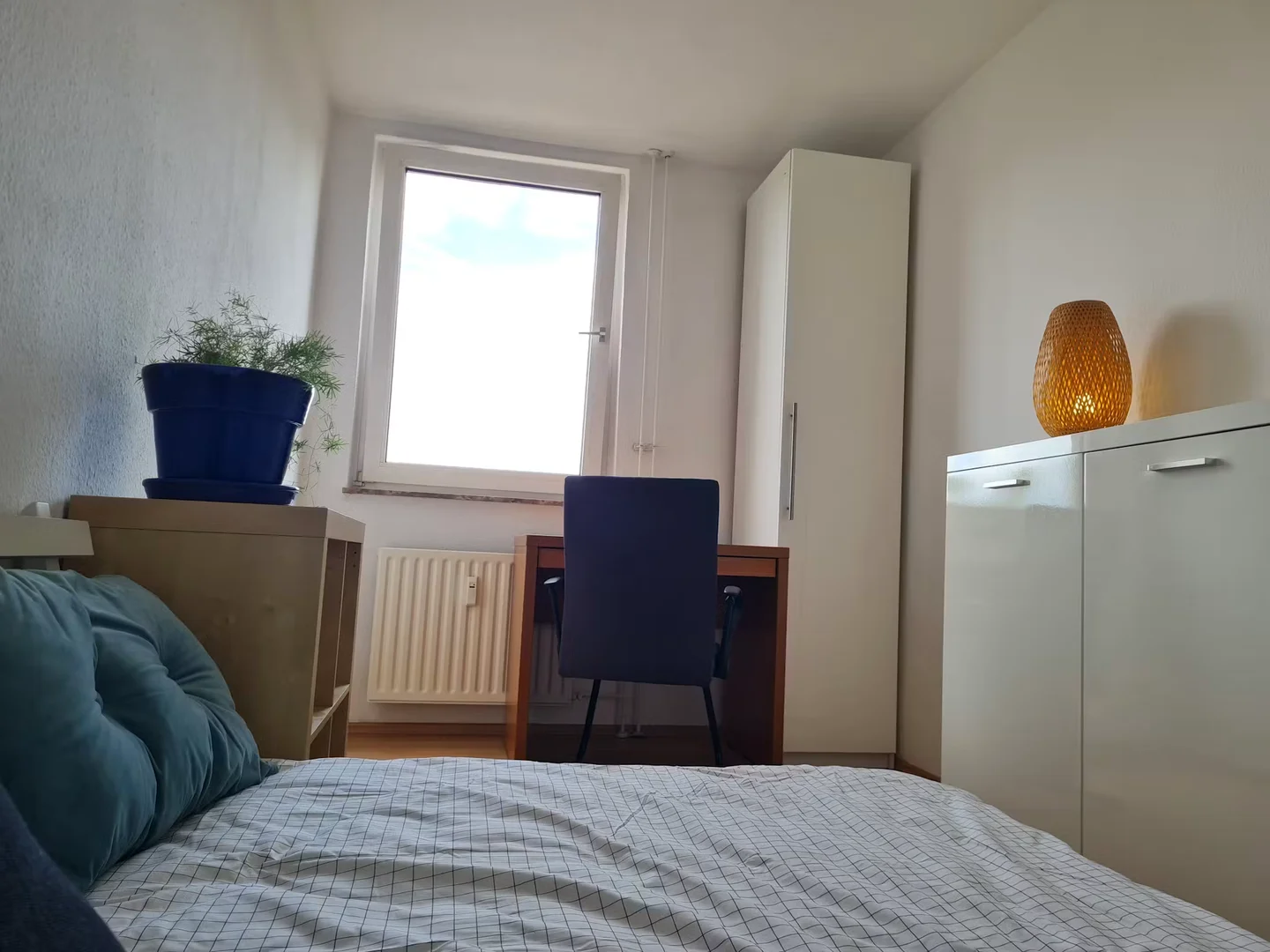 Bright and airy student room with easy university access in