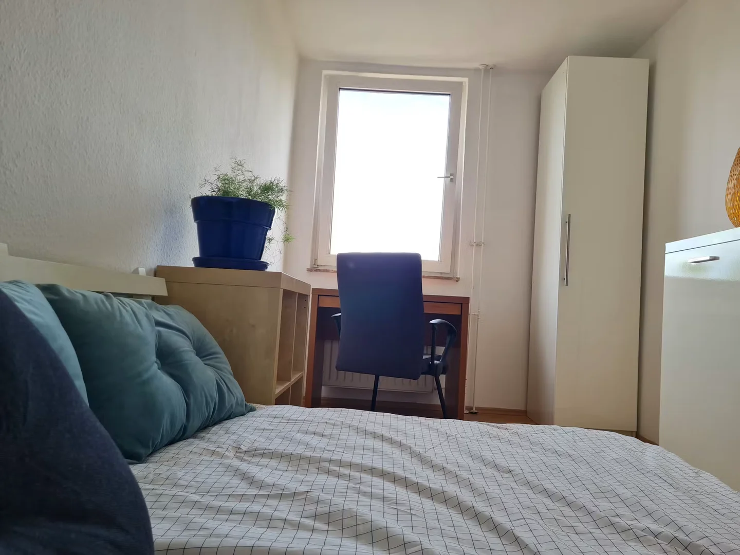 Room for rent in student apartment in , fully furnished