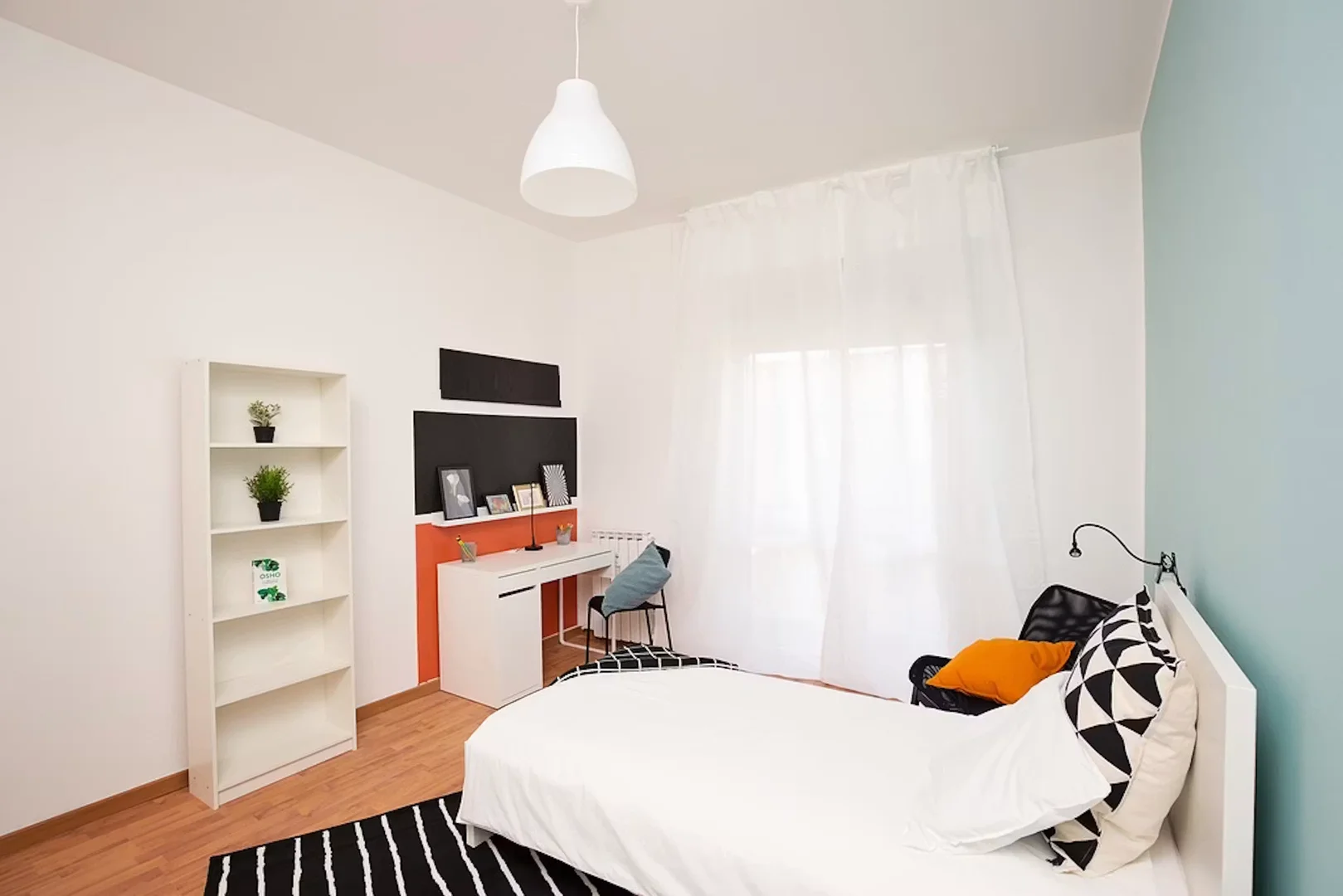 Habitación estudiantil amplia y cómoda en 