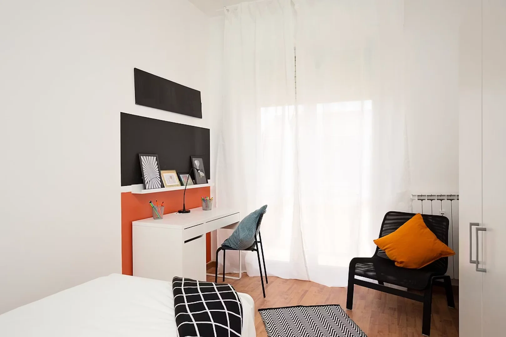 Room for rent in student apartment in , fully furnished