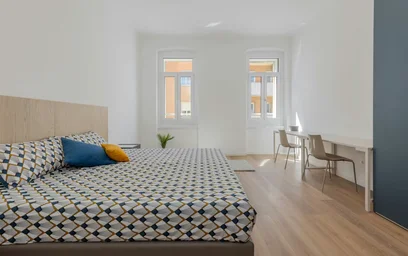 Stanza privata con letto matrimoniale {area}