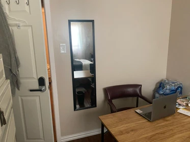 Room for rent with double bed Arlington