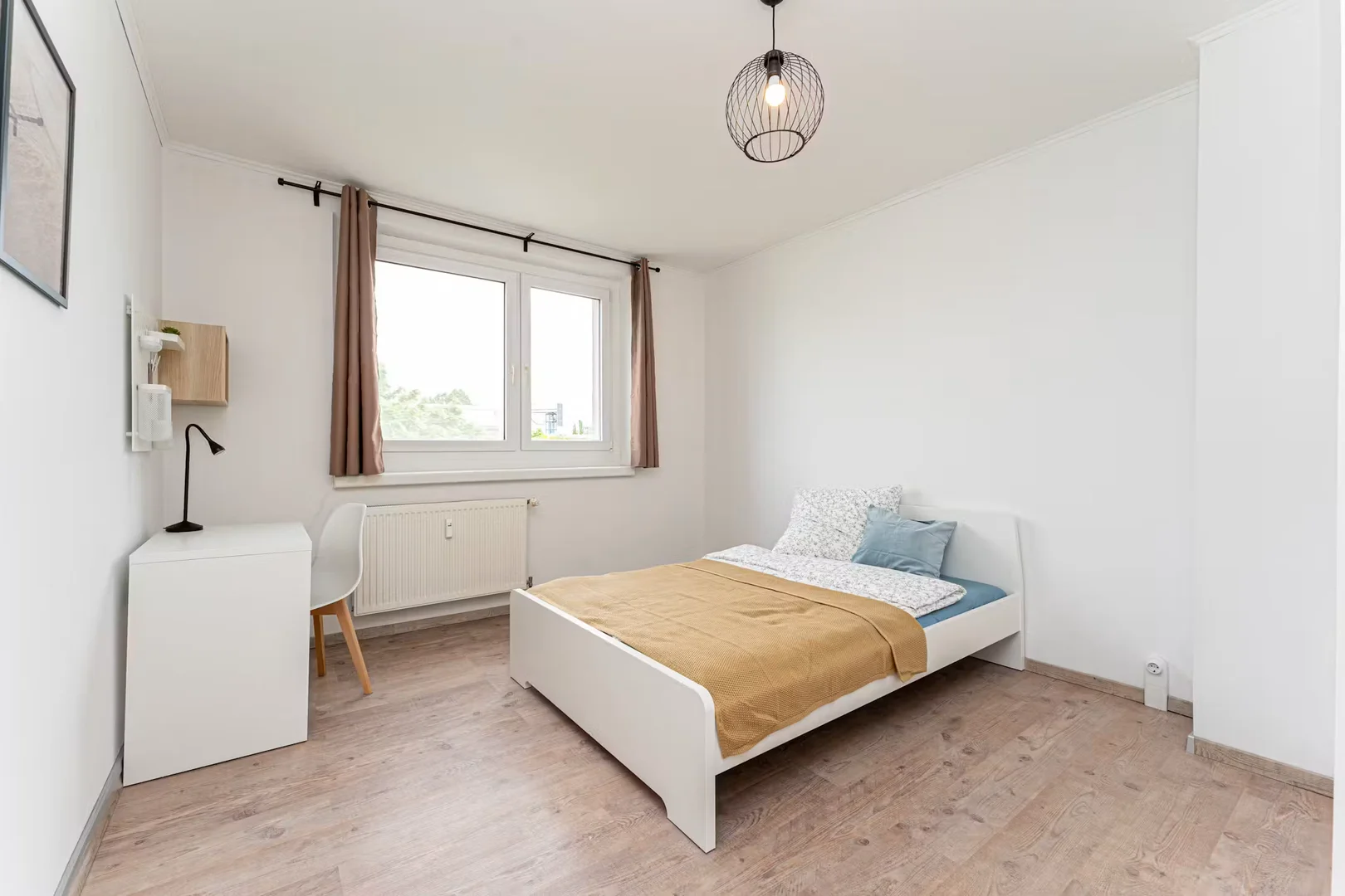 Comfortable and spacious student room in