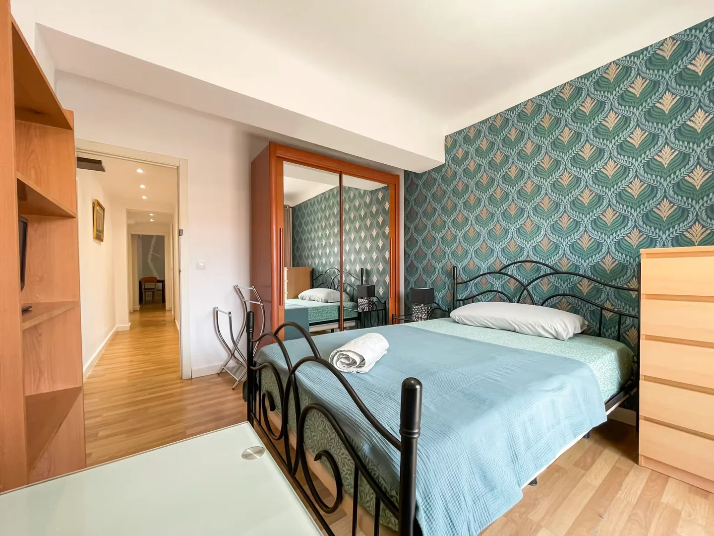 Economical student room with convenient location in