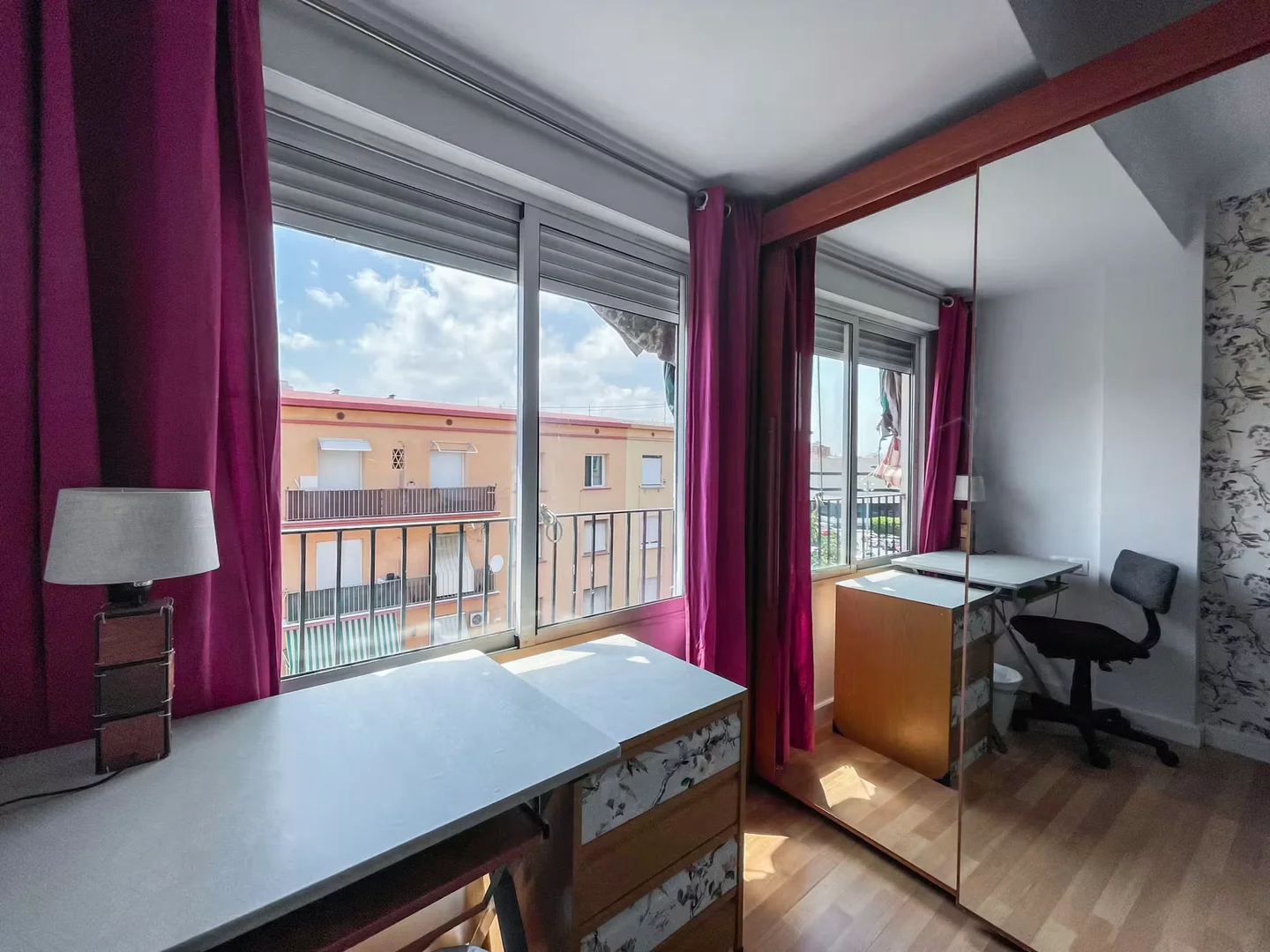 Comfortable and spacious student room in 