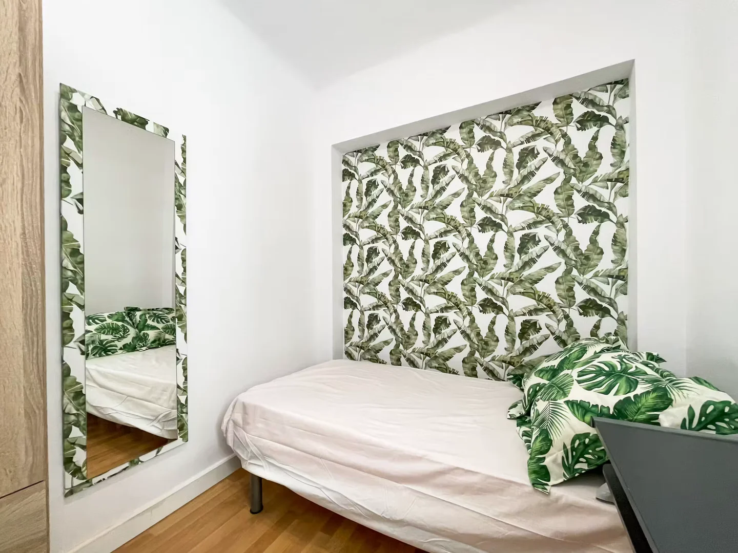 Room for rent in student apartment in , fully furnished