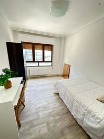 Habitación en alquiler con cama doble Pamplona-iruna