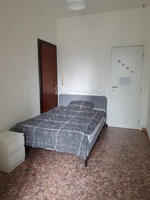 Stanza privata con letto matrimoniale Bari