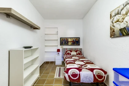 Chambre à louer dans un appartement en colocation à Villaviciosa-de-odon