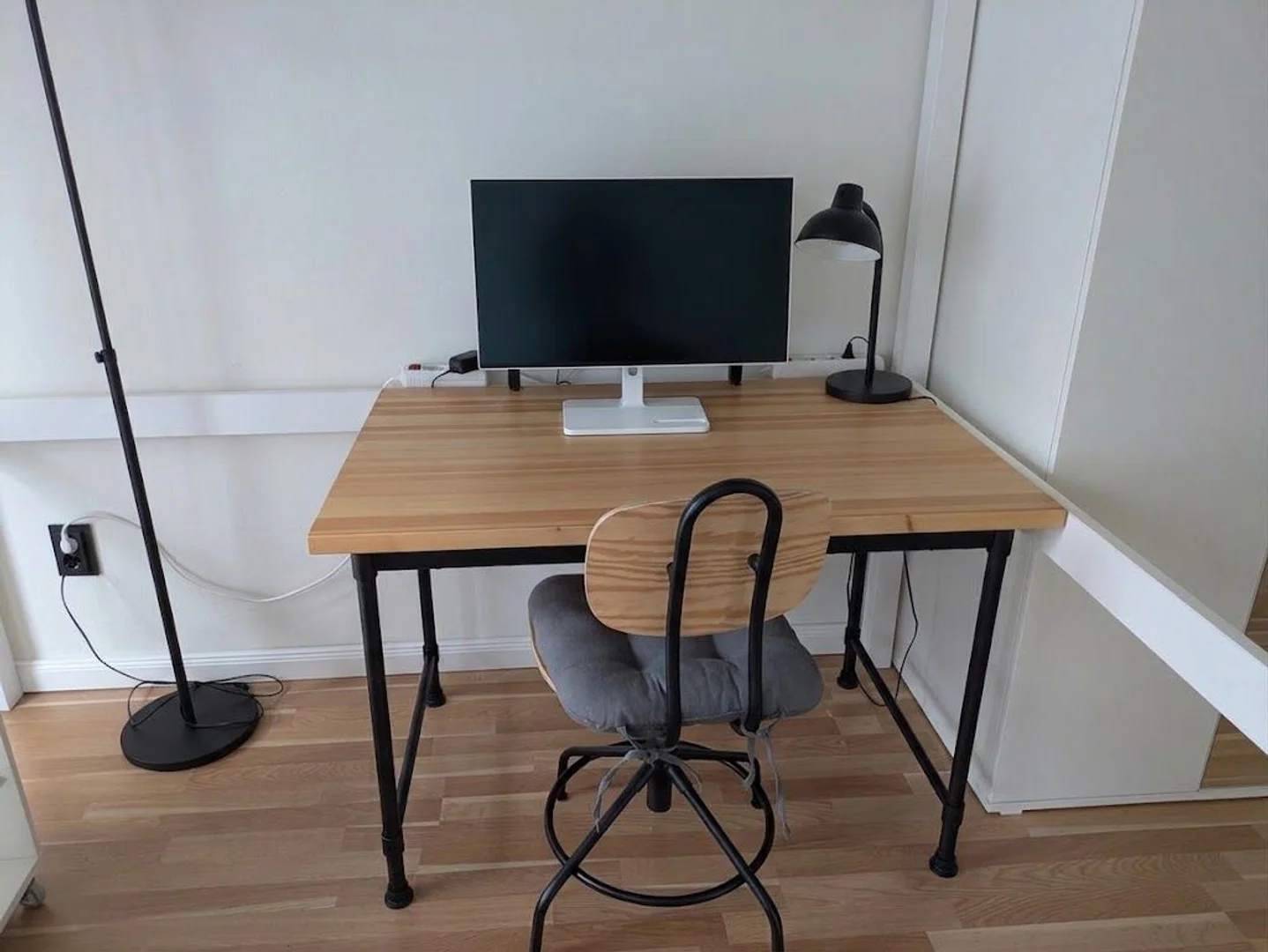 Habitación asequible para estudiantes con buena iluminación en