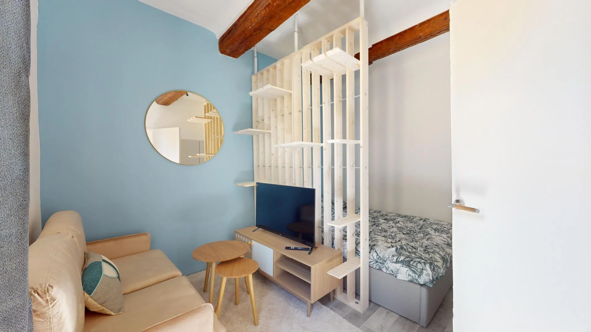 Room for rent in student apartment in , fully furnished