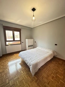 Chambre à louer avec lit double Oviedo