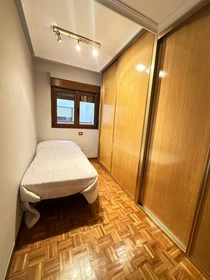 Chambre à louer dans un appartement en colocation à Oviedo