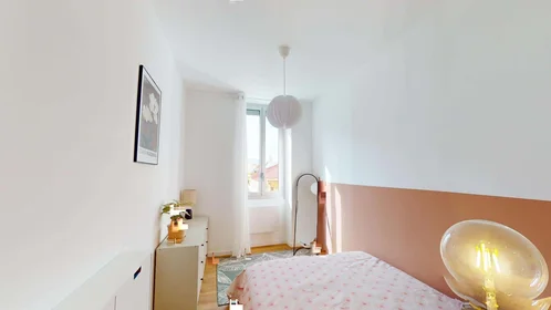 Private room at 7 Rue Antoine Blanc, 13010 Marseille, France, image 6 of 18