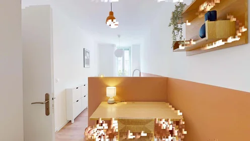 Private room at 7 Rue Antoine Blanc, 13010 Marseille, France, image 7 of 18