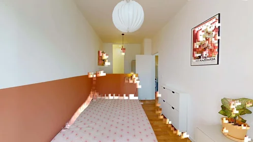 Private room at 7 Rue Antoine Blanc, 13010 Marseille, France, image 9 of 18