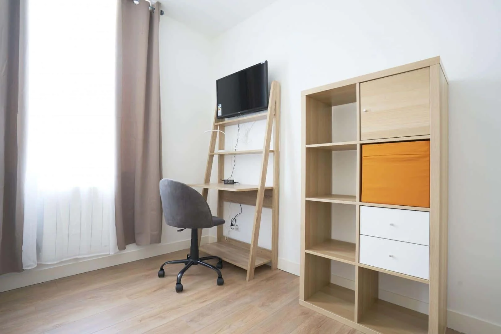 Habitación asequible para estudiantes con buena iluminación en 