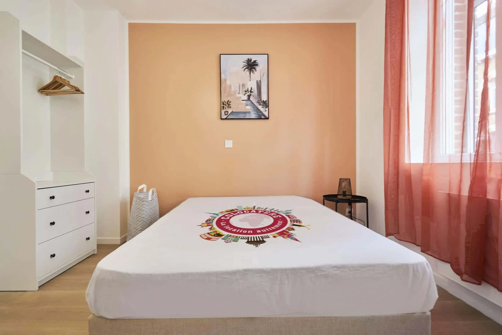 Chambre abordable pour les étudiants avec un bon éclairage dans 
