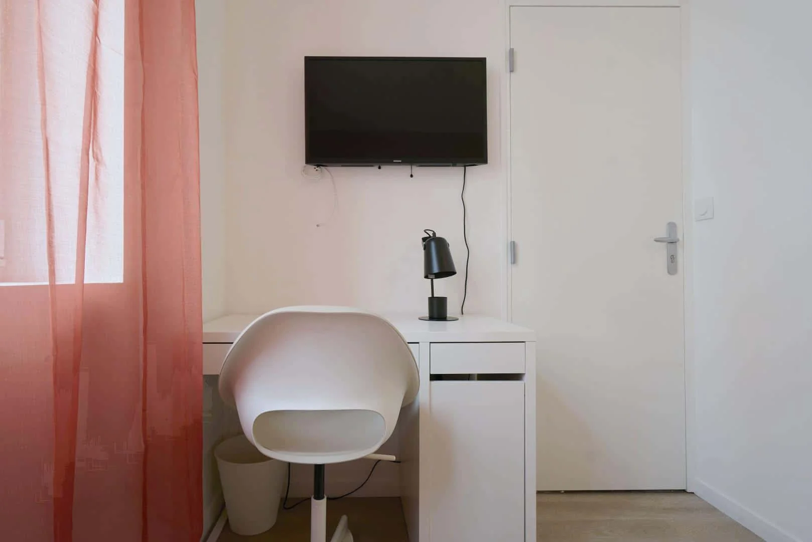 Chambre d'étudiant lumineuse et aérée avec accès facile à l'université dans 
