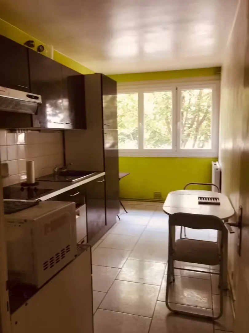 Zimmer in Studentenwohnung in  zu vermieten, voll möbliert