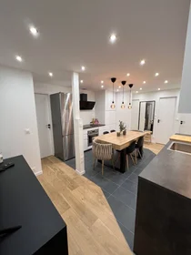 Quarto privado em Cergy, 95800, imagem 1 de 35
