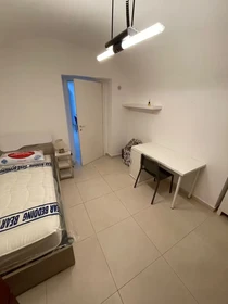 Habitación privada muy luminosa en Napoli