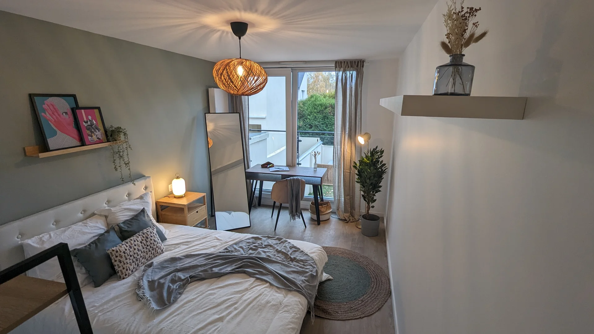 Student-friendly room in  with modern amenities
