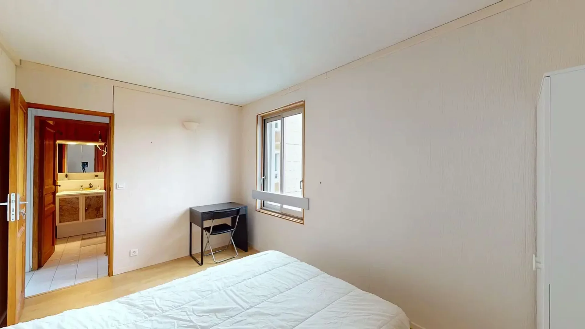 Room for rent in student apartment in , fully furnished
