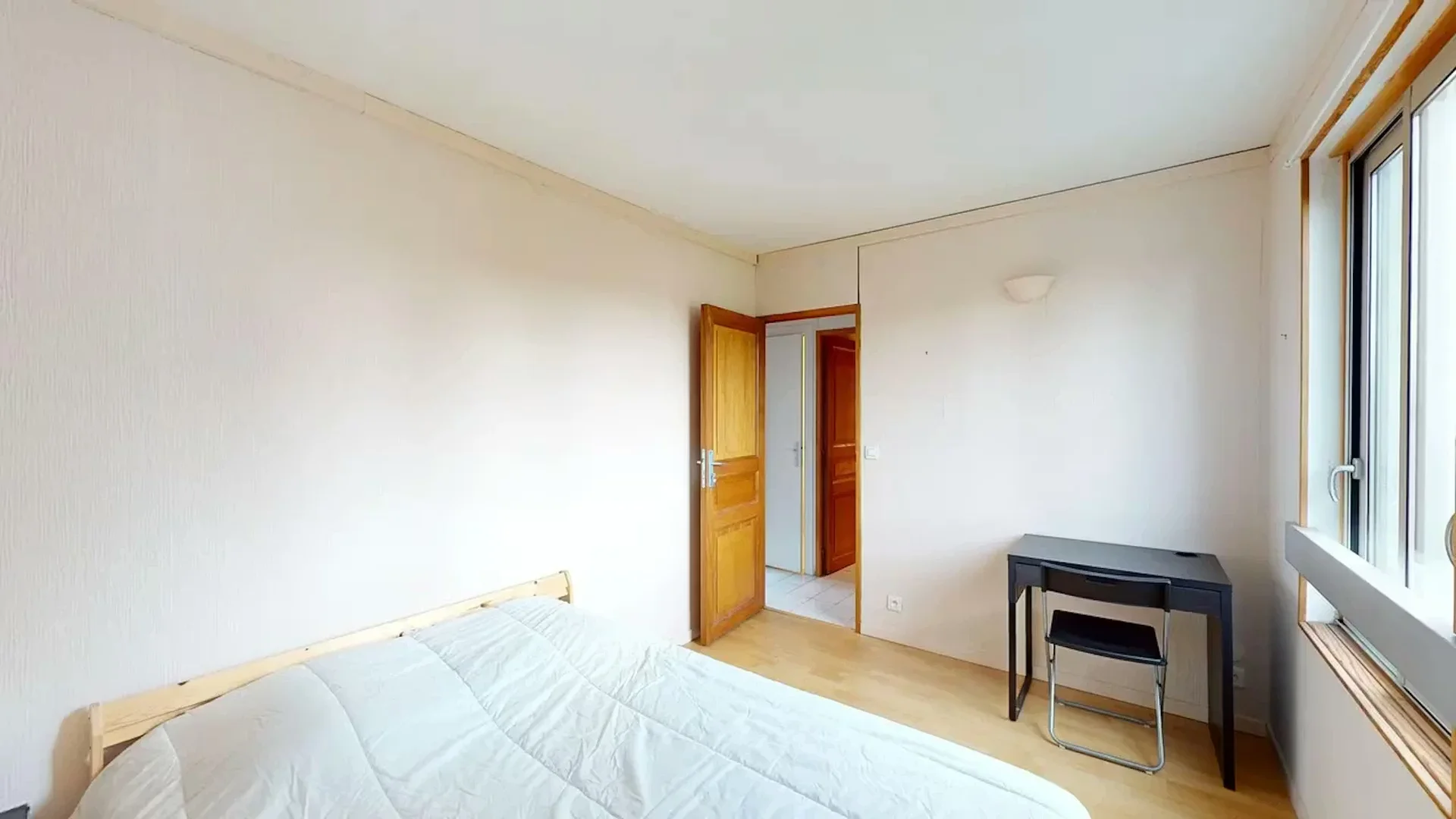 Affordable room for students with ample lighting in 