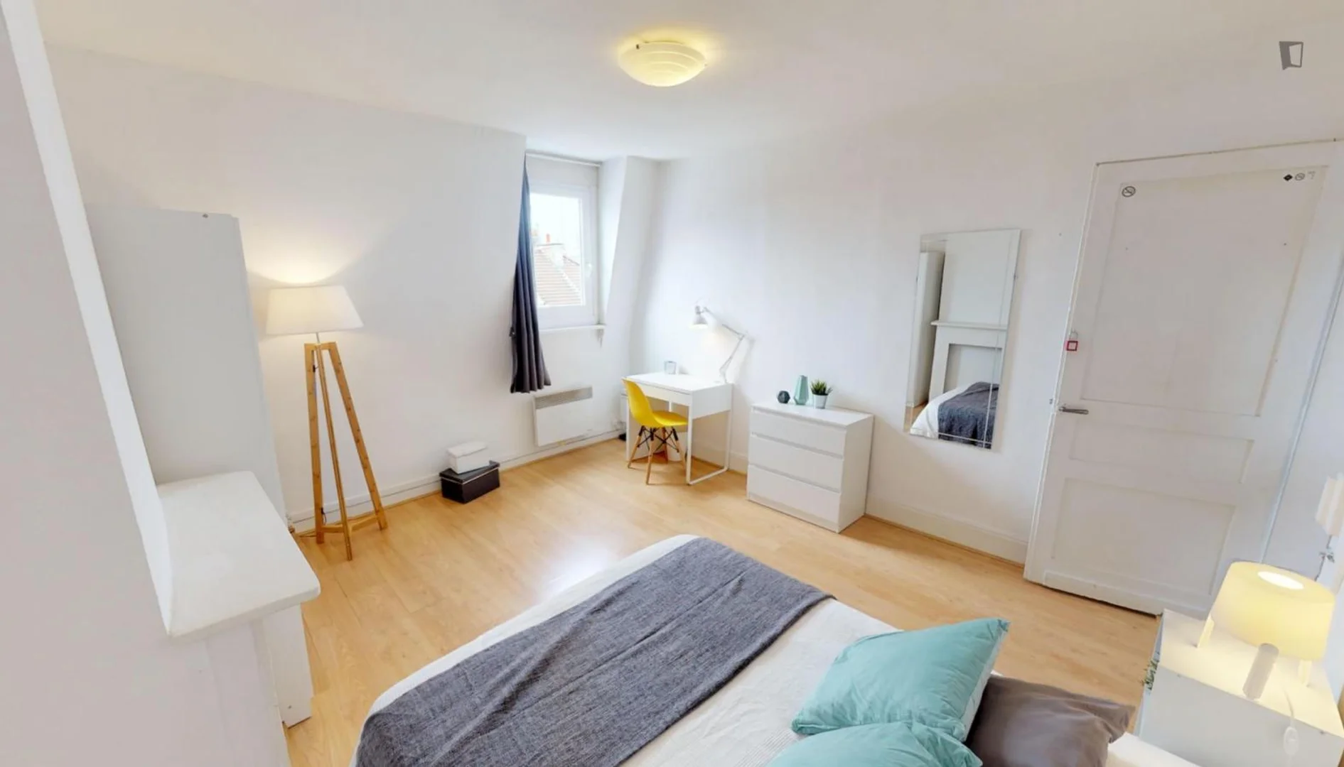 Zimmer in Studentenwohnung in  zu vermieten, voll möbliert