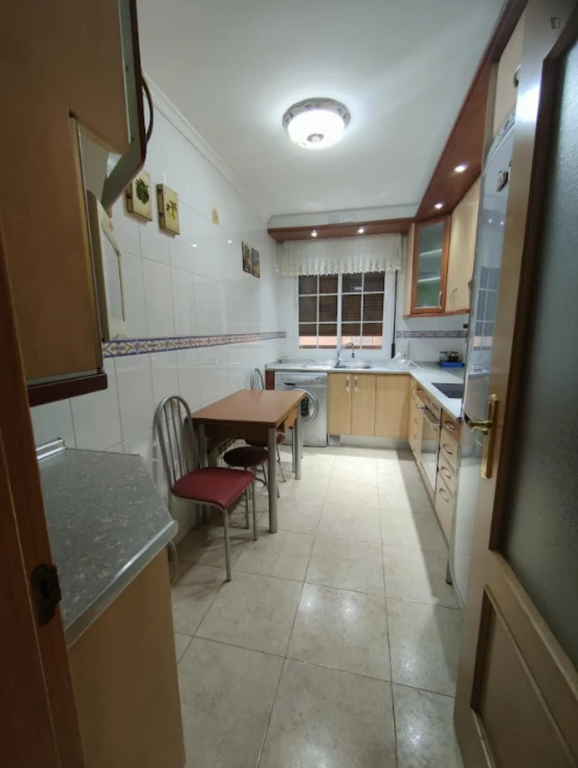 Habitación asequible para estudiantes con buena iluminación en 