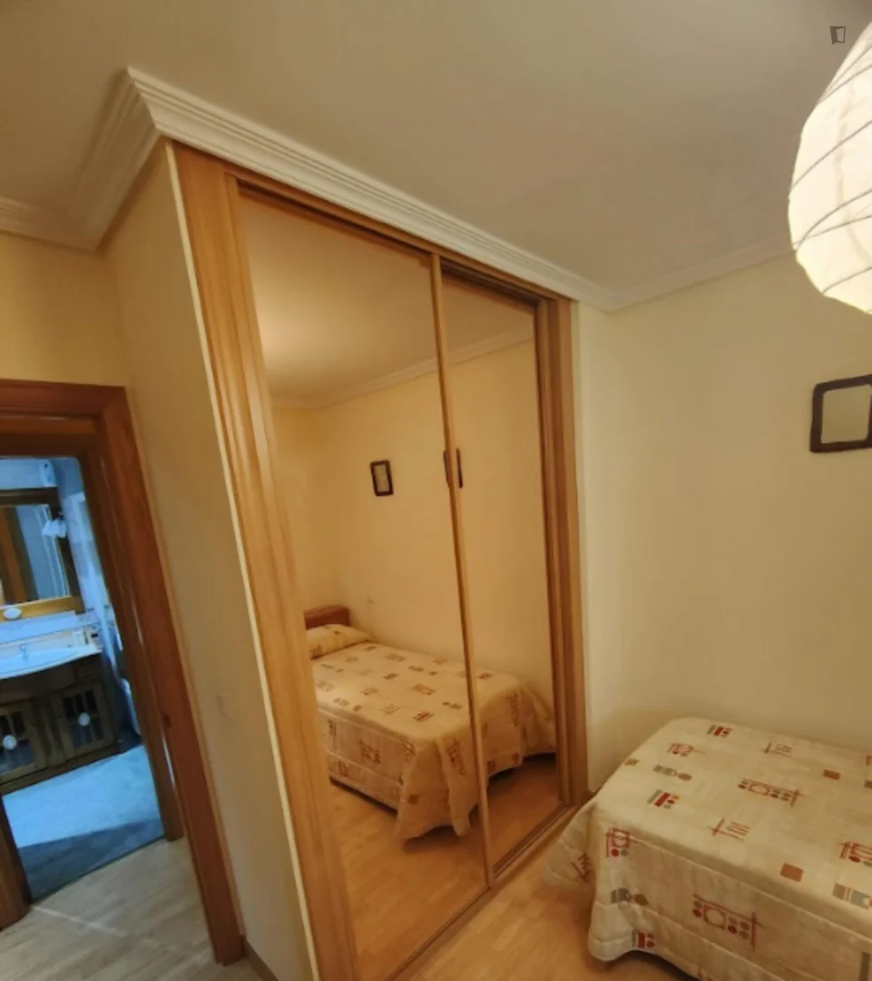 Habitación para estudiantes en  con área de estudio y facilidades compartidas