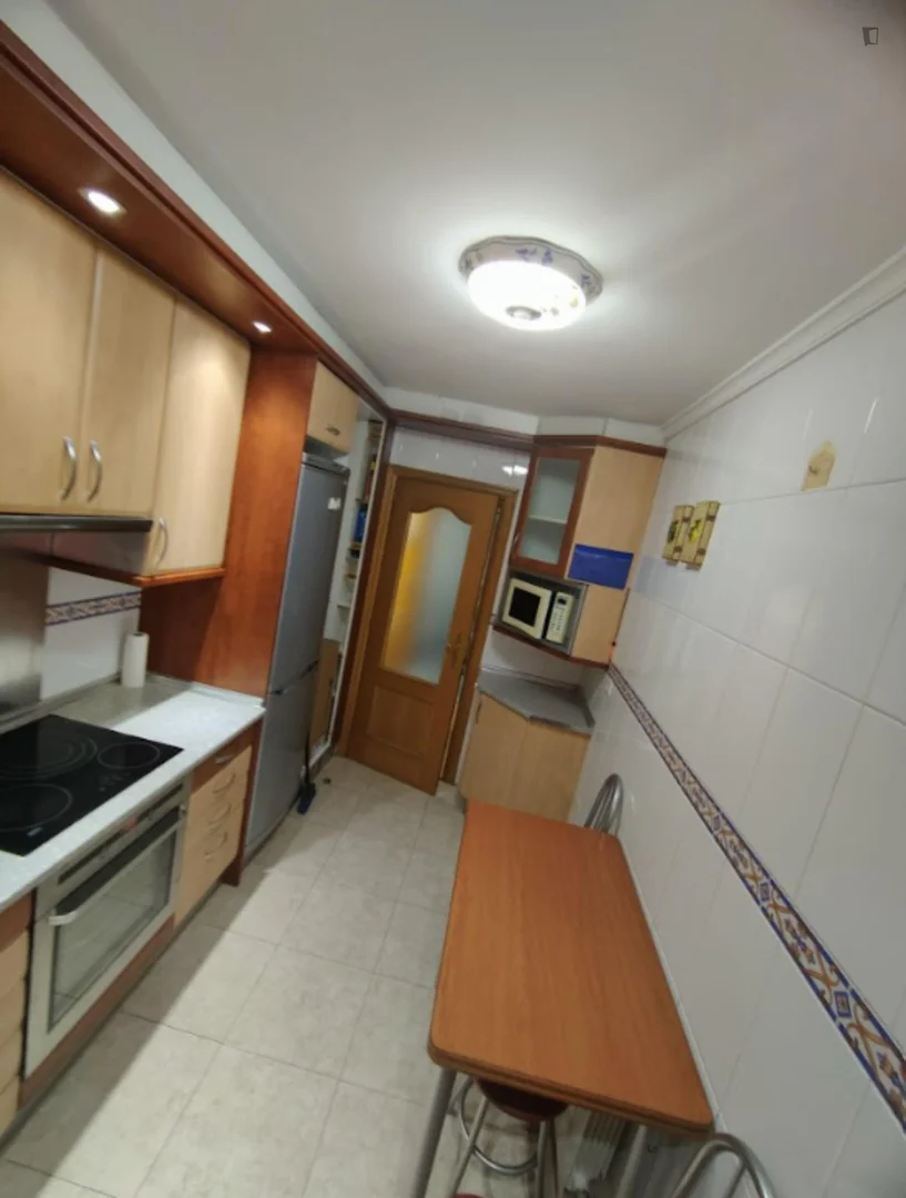 Habitación en apartamento estudiantil en alquiler en , completamente amueblado