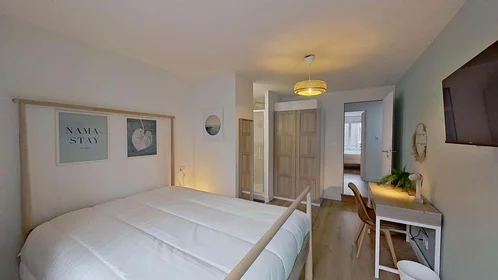 Quarto privado em 23 Rue Jean Jaurès, 29200 Brest, France, imagem 12 de 27