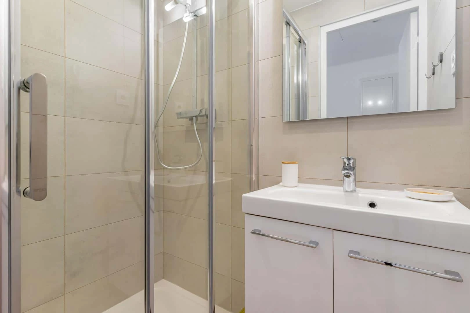Habitación acogedora para estudiantes disponible en 