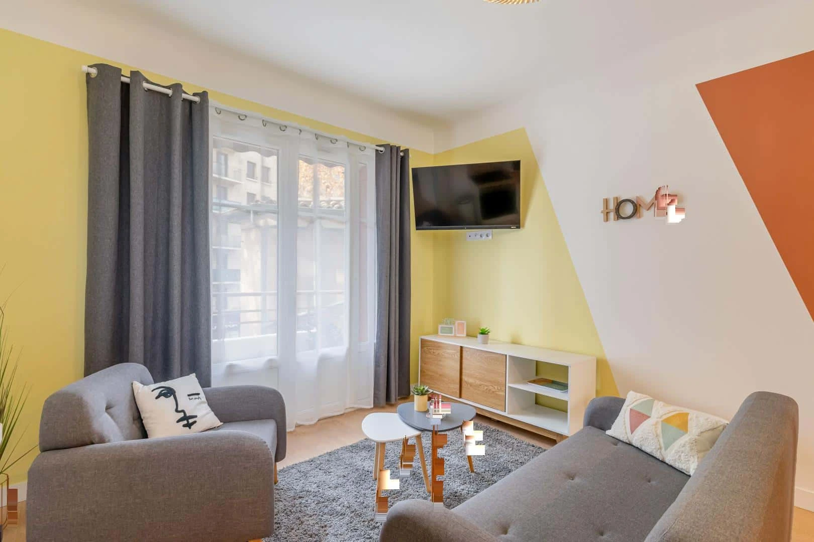 Habitación estudiantil amplia y cómoda en 