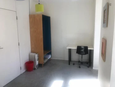 Private room at Avenida Almirante Reis, image 2 of 12