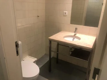 Private room at Avenida Almirante Reis, image 9 of 12