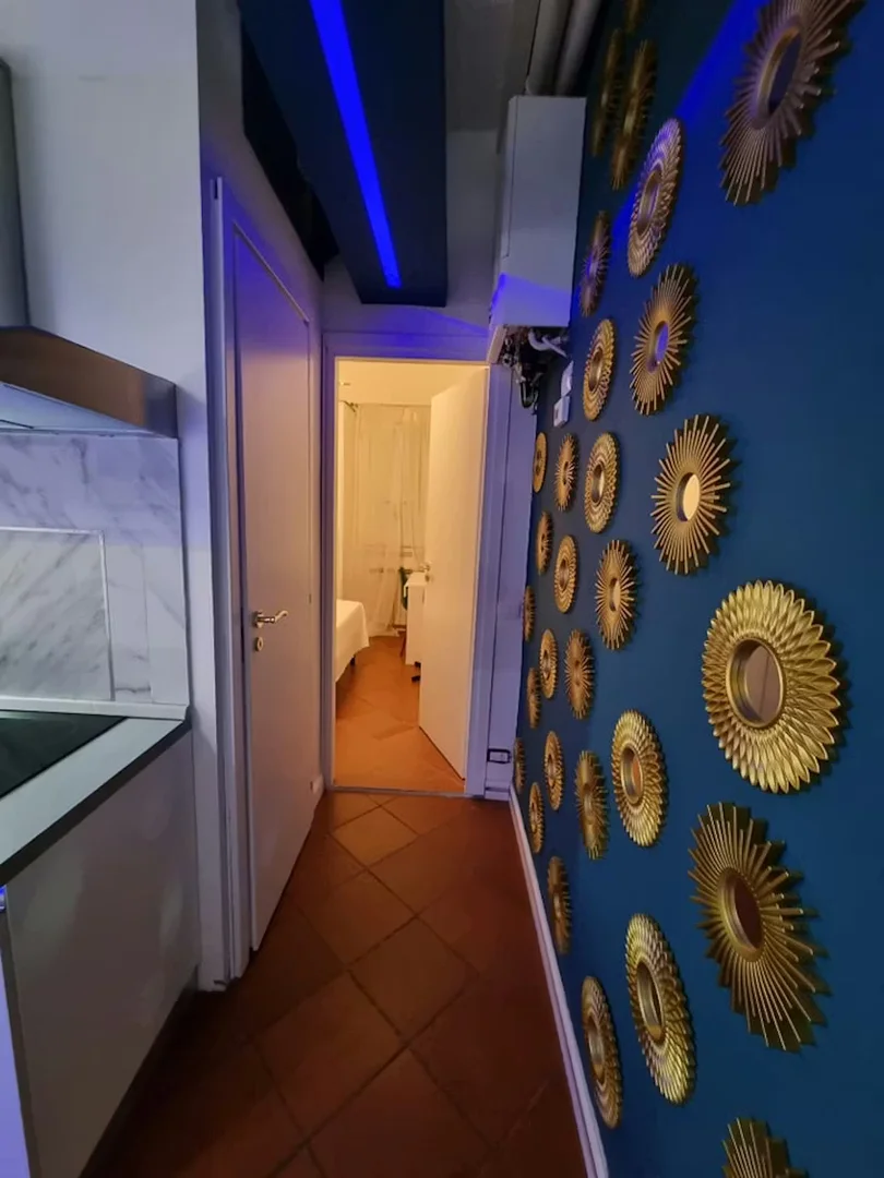 Quarto de estudante confortável e espaçoso em