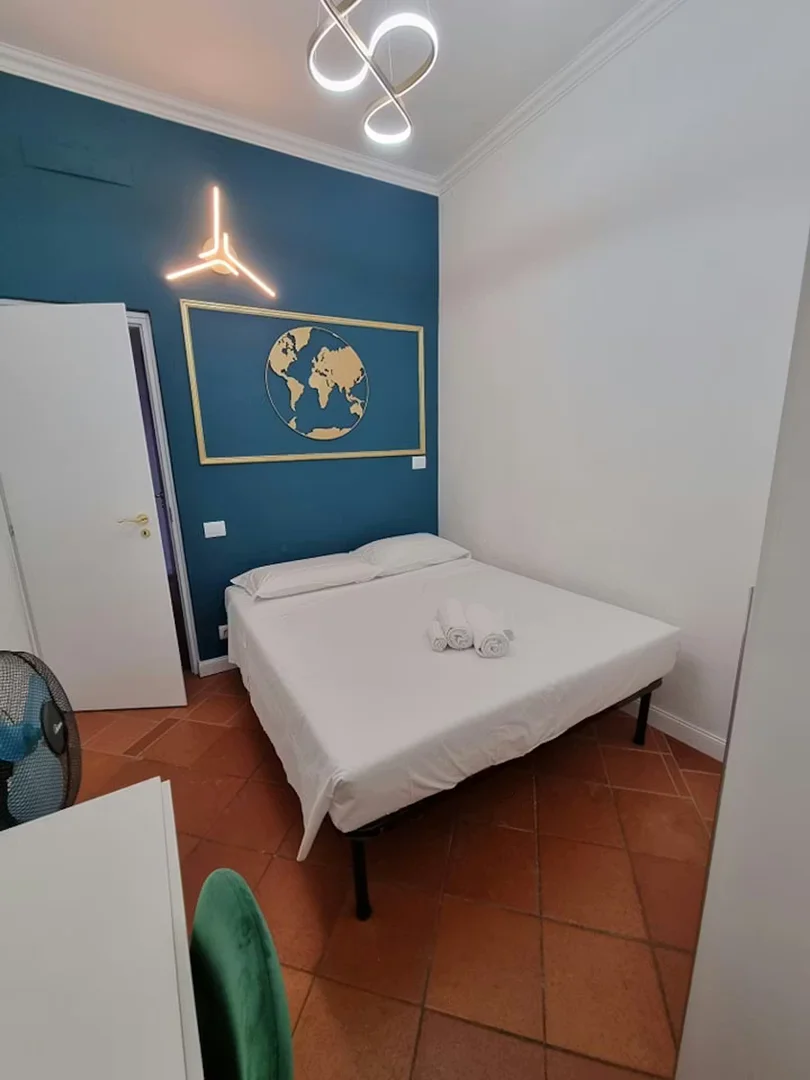 Quarto para alugar em apartamento de estudantes em , totalmente mobilado