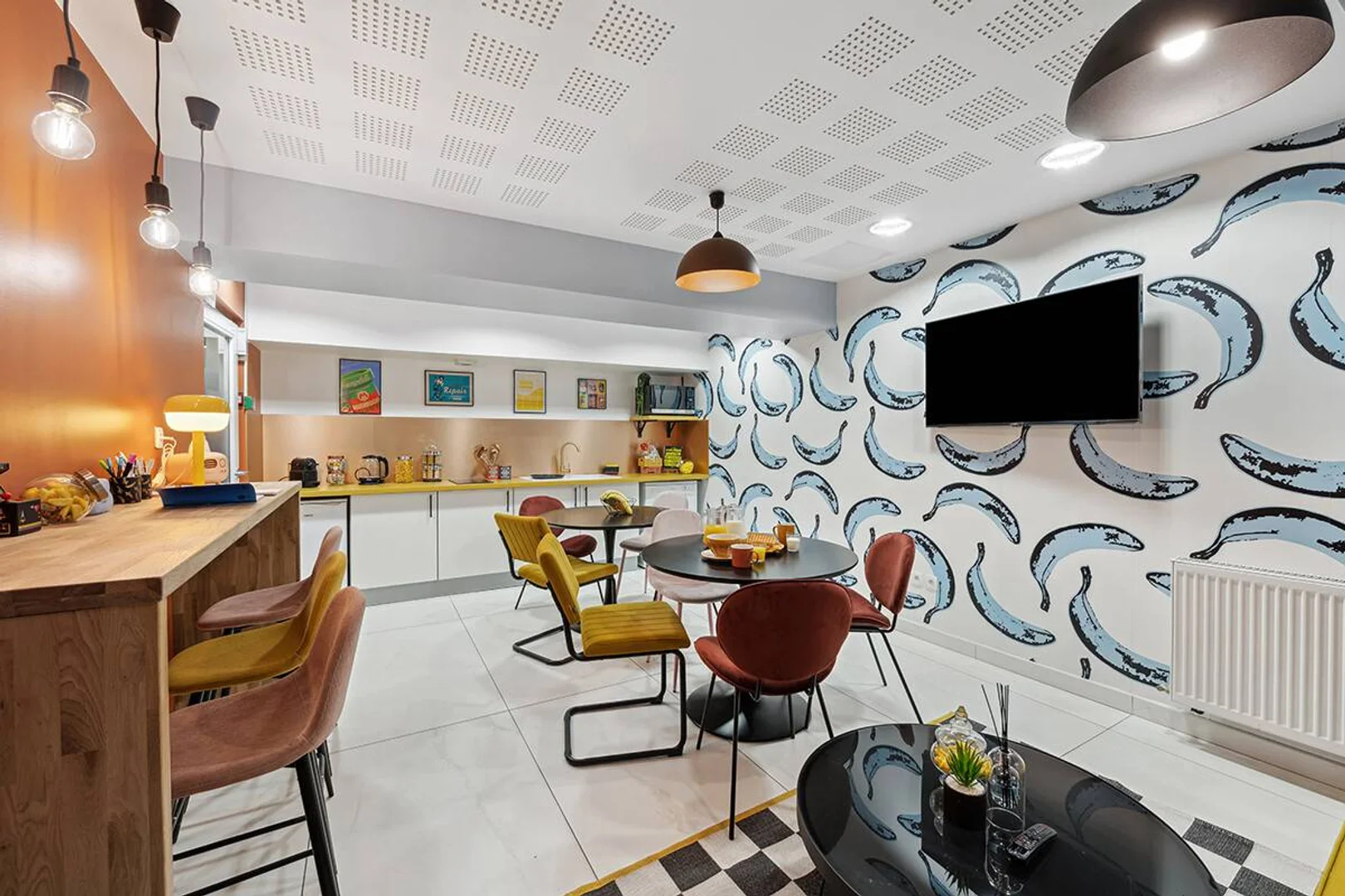 Habitación estudiantil luminosa y aireada con fácil acceso a la universidad en 