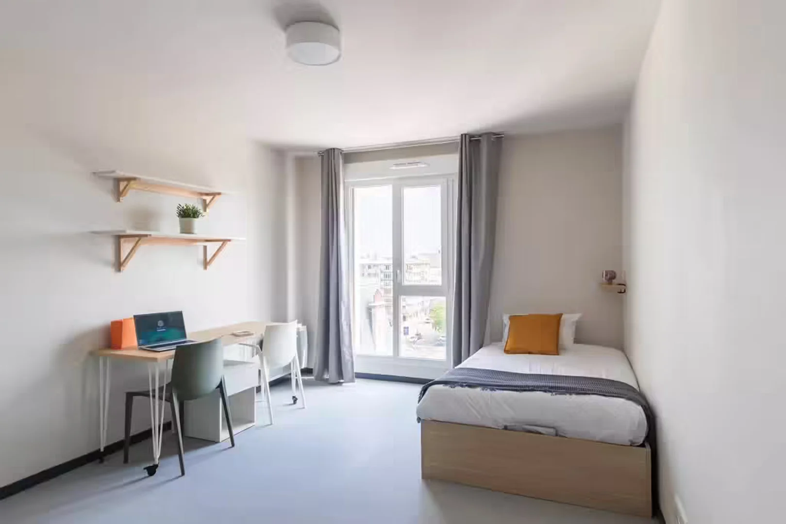 Budget-friendly student room close to campus in 