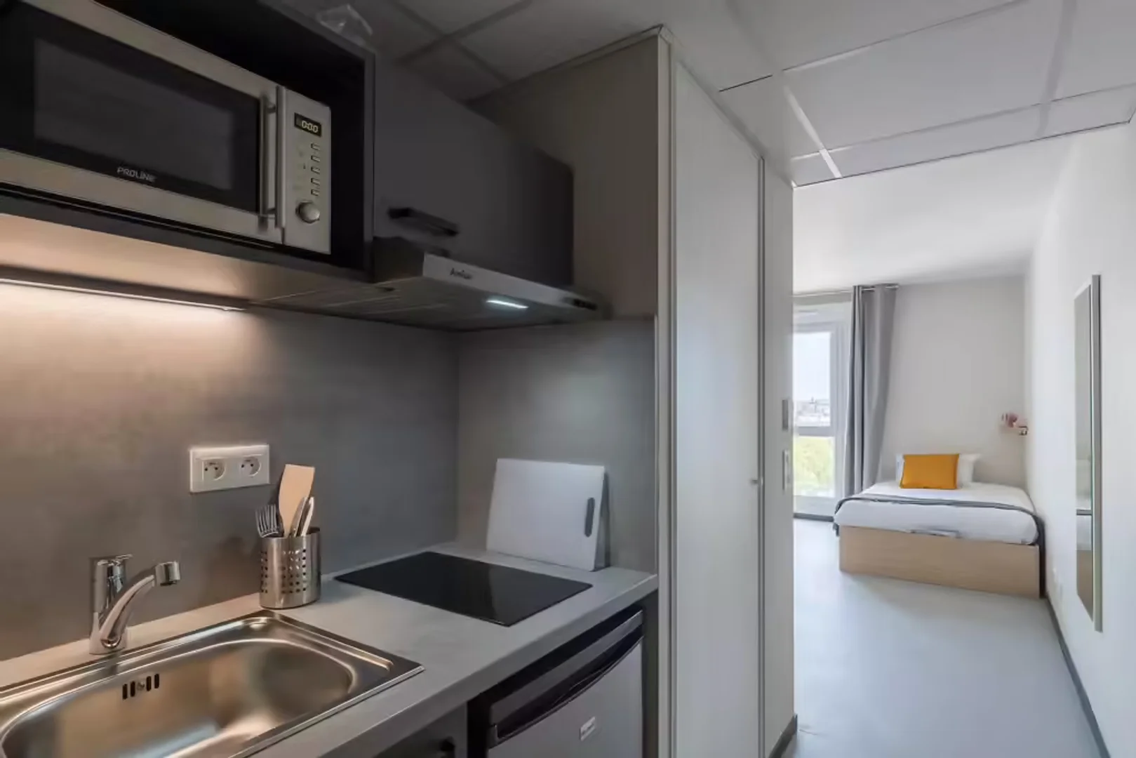 Student-friendly room in  with modern amenities