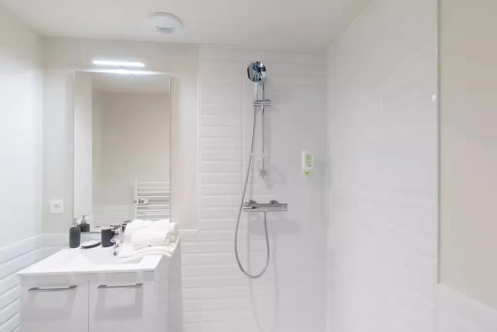 Affordable room for students with ample lighting in 