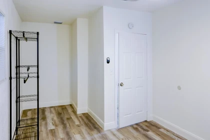 Cheap private room in Tampa